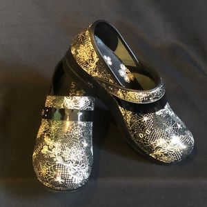 Koi by Sanita clogs Wicked cute spider print sz 37